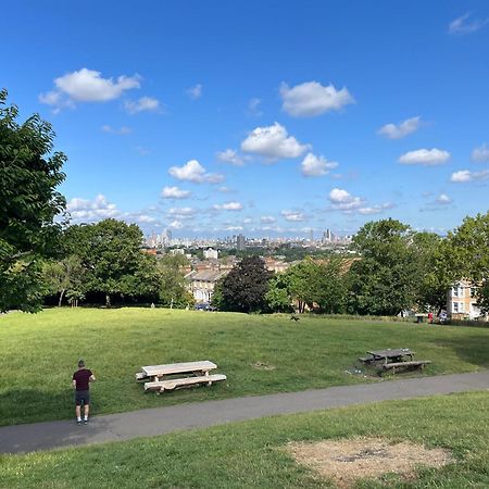דירות London Modern Flat Near Transports מראה חיצוני תמונה