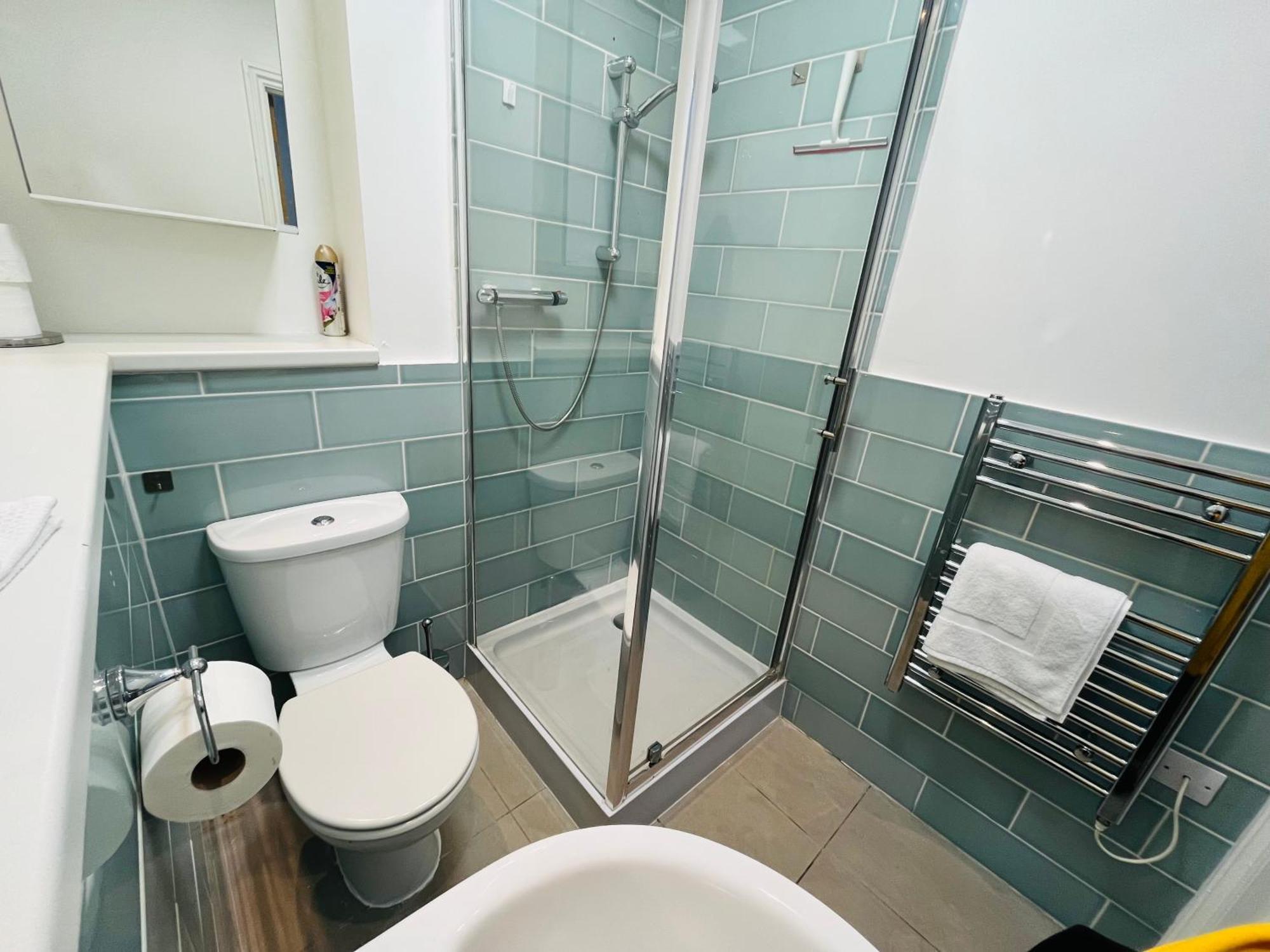 דירות London Modern Flat Near Transports מראה חיצוני תמונה